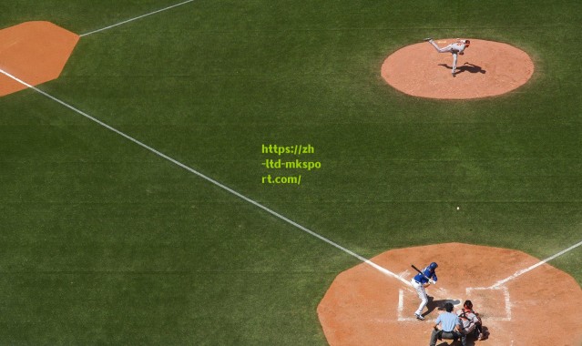 德布劳内意甲迎战莫德里奇，中场大师的惺惺相惜