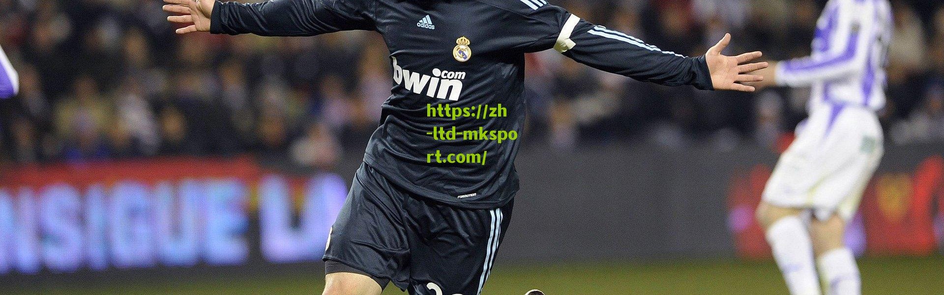 曼城12分钟连丢两球，门将致命失误致败，瓜迪奥拉场边黯然神伤