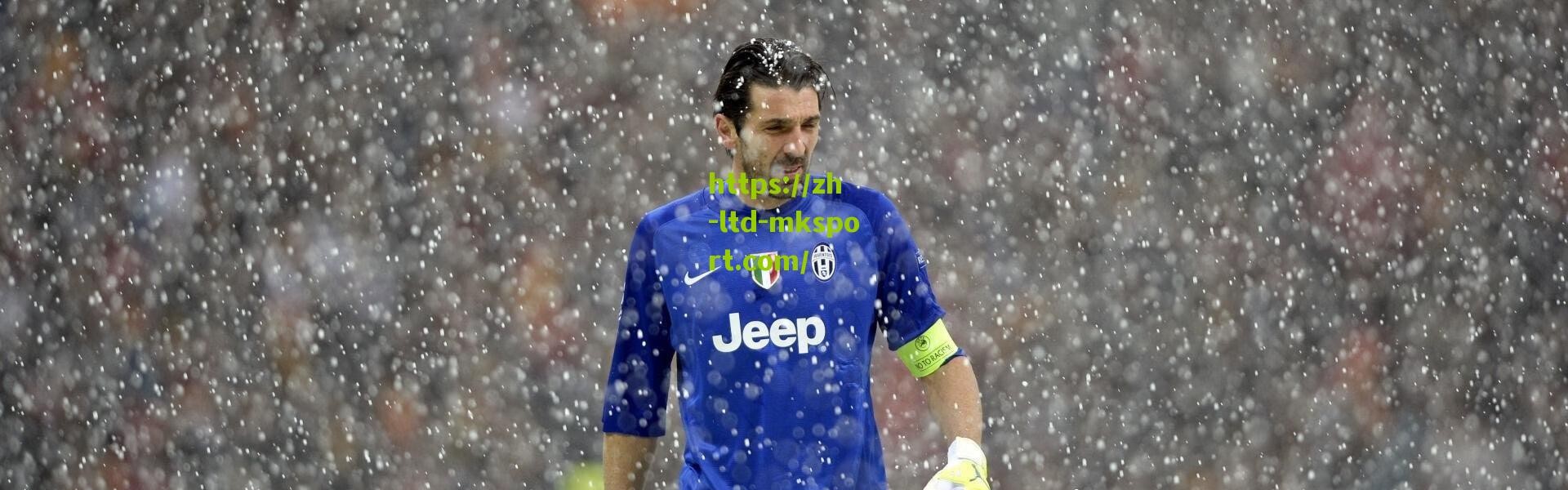 马克西关键上篮争议判罚 先碰篮板遭盖帽后进球无效引爆赛场