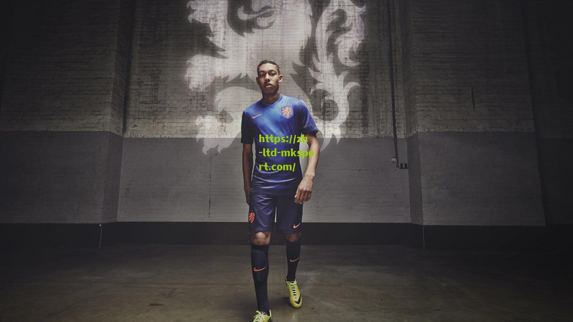 灵动舞步惊艳全场,勇士核心篮下演绎华丽艺术